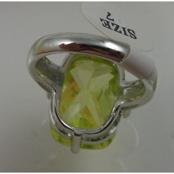 Vintage 1990's Green Cocktail Ring Size 7 Thailand Made NOS Cubic Zirconia - Picture 4 of 10